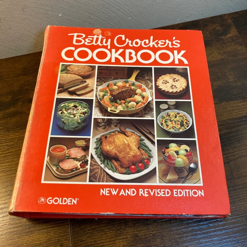 Betty Crocker's Cookbook New and Revised Edition Vintage 5 Ring Binder Golden Pr